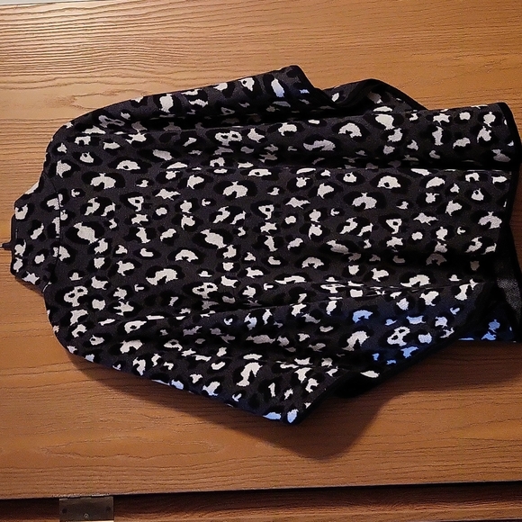 Jones New York Black/Gray Leopard Print Full Zip Cape Poncho Sweater L/XL - Picture 3 of 3